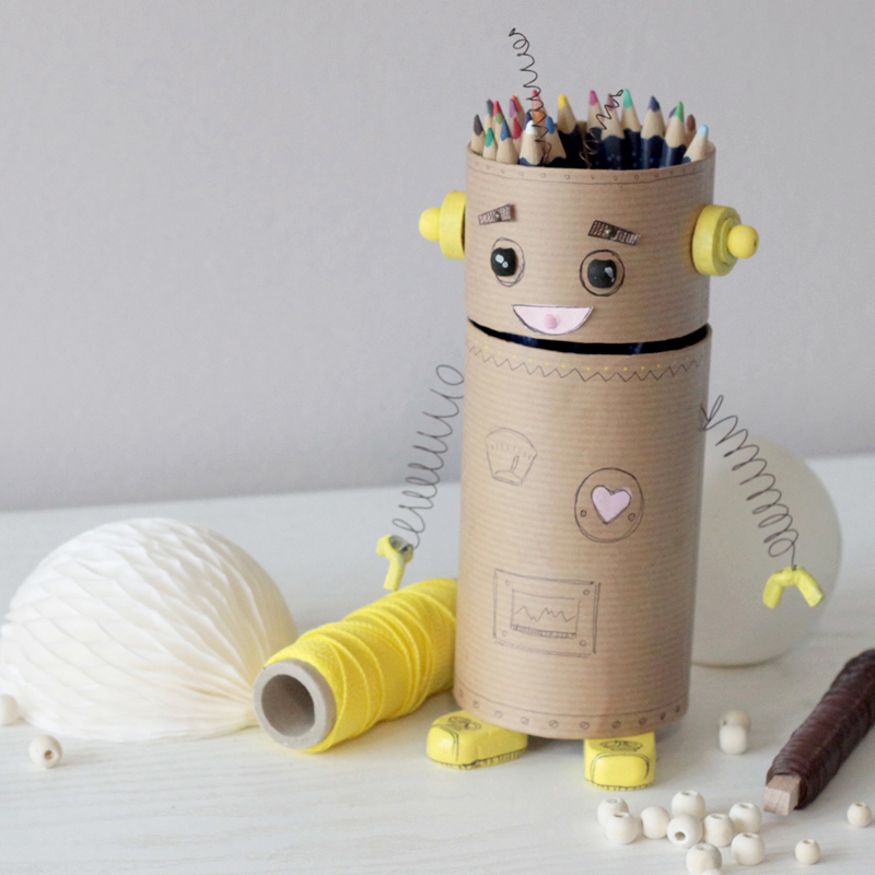 Créer un robot pot à crayon recyclé DIY